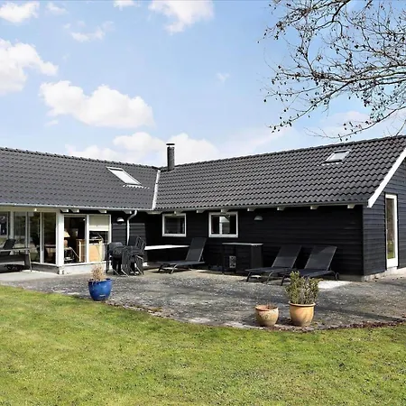 M187-vaeggerlose-baeverstien-48 * Bøtø By